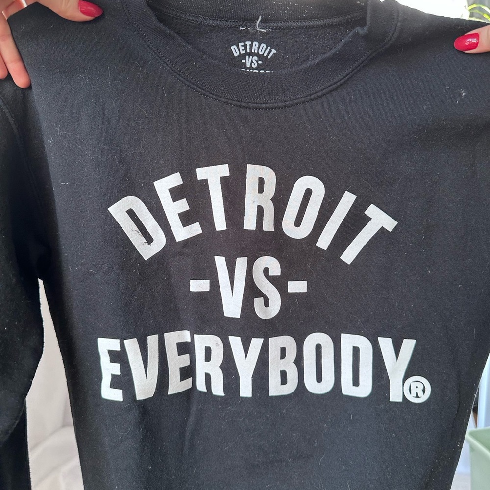 Detroit vs everybody crew neck